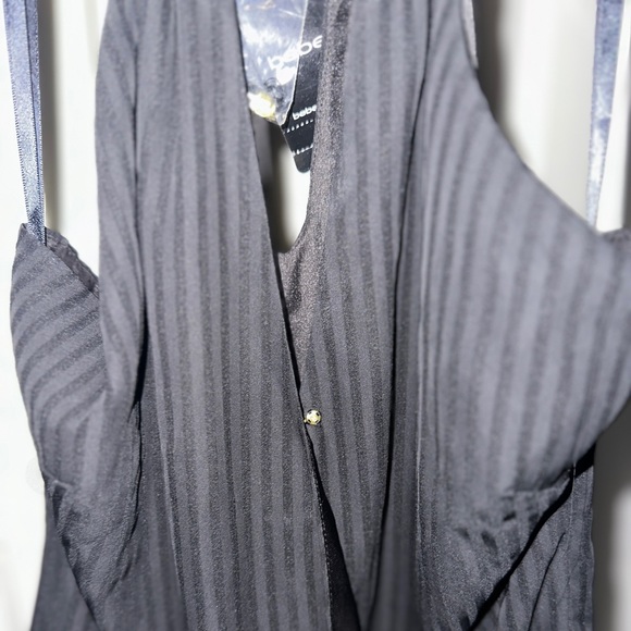 NWT BEBE Black Pinstripe Surplice Halter Top with Gold Neck Detail size Small - Picture 4 of 7
